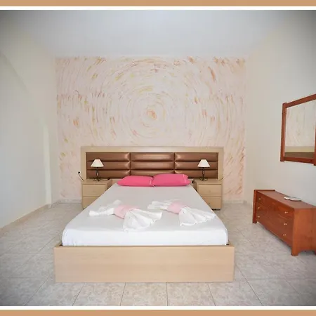 Apartahotel Anna Christina 3*